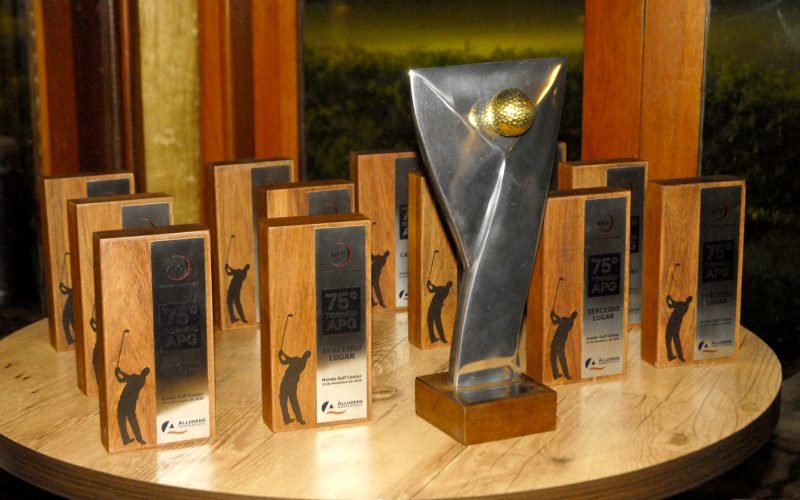 Fotos da entrega de troféus do 75º Torneio APG ALLUDENS